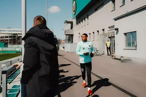  "عاد إليكم من جديد".. ألابا يستعد للمشاركة مع منتخب النمسا بعد غياب 16 شهرا